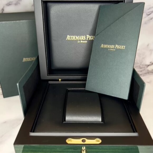 AP Audemars Green Wooden Watch box storage - Picture 6 of 6